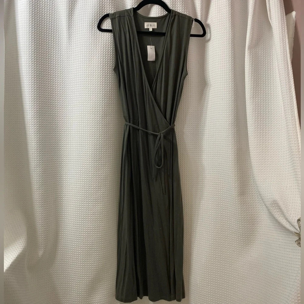NWT L&G Signaturesoft Jersey Crossover Midi Dress